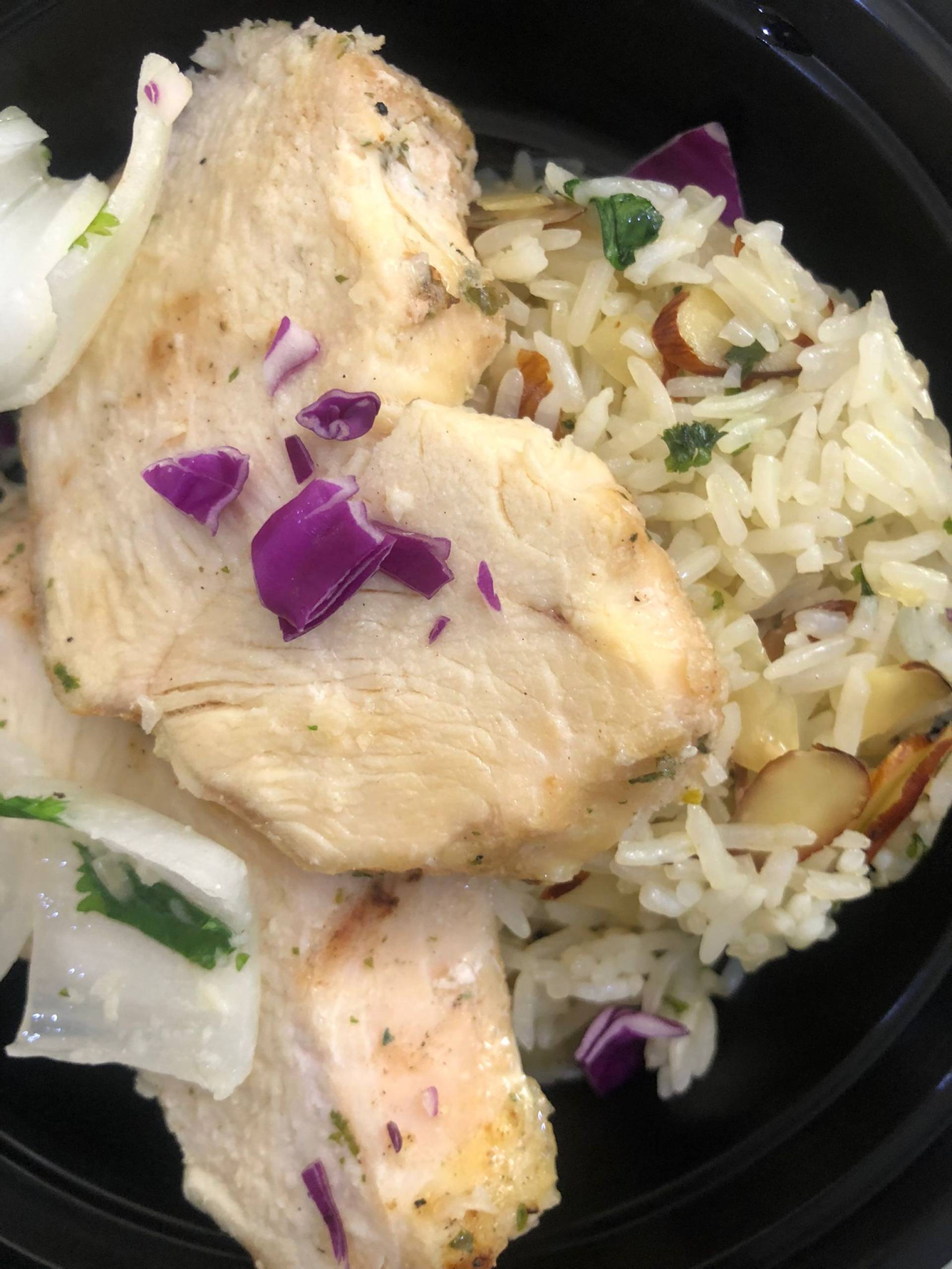 GARLIC CHICKEN & ARROZ ALMENDRAS