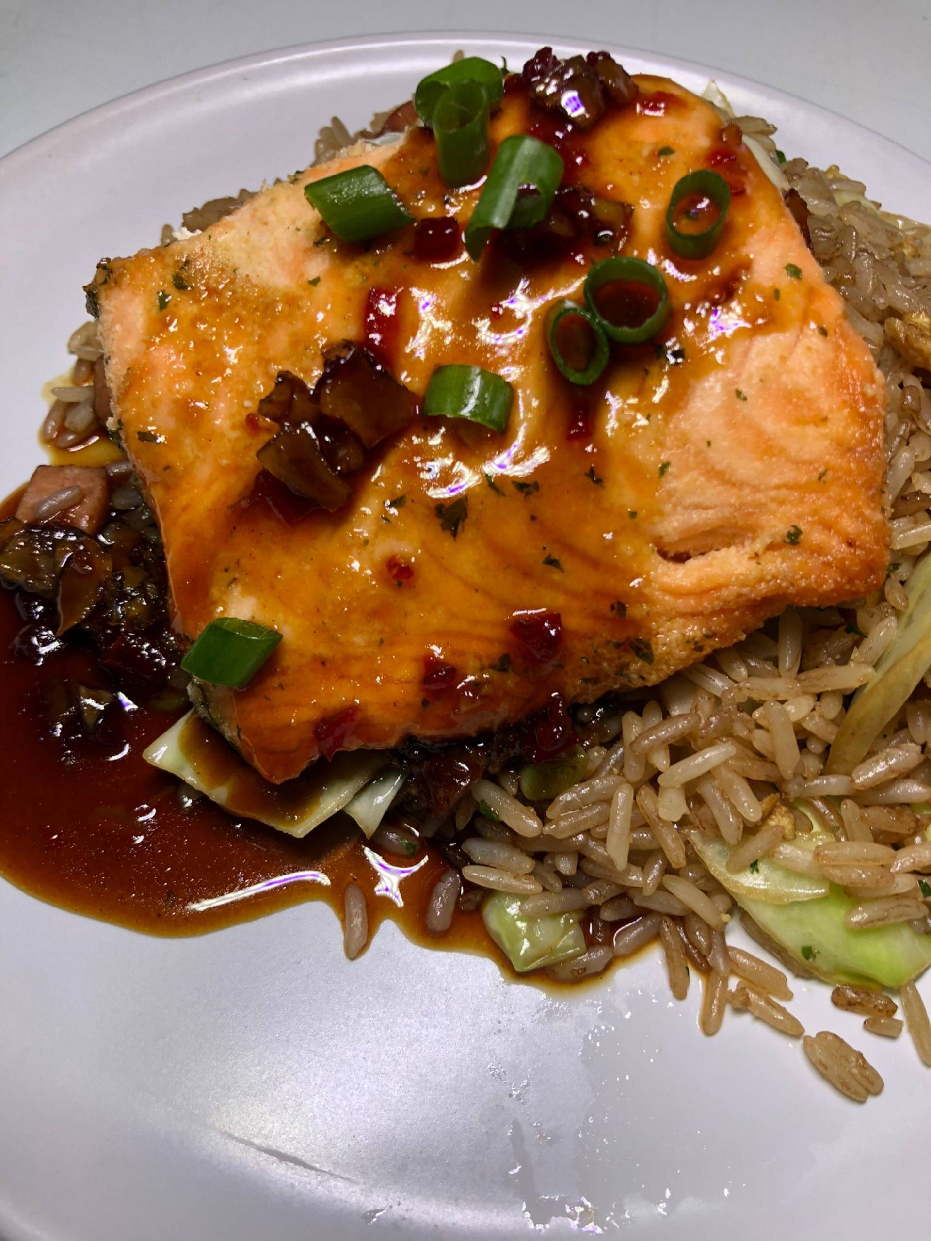 SALMON EN SALSA DE SOY HONEY Y ARROZ FRITO (Honey Glazed Salmon and Fried Rices)