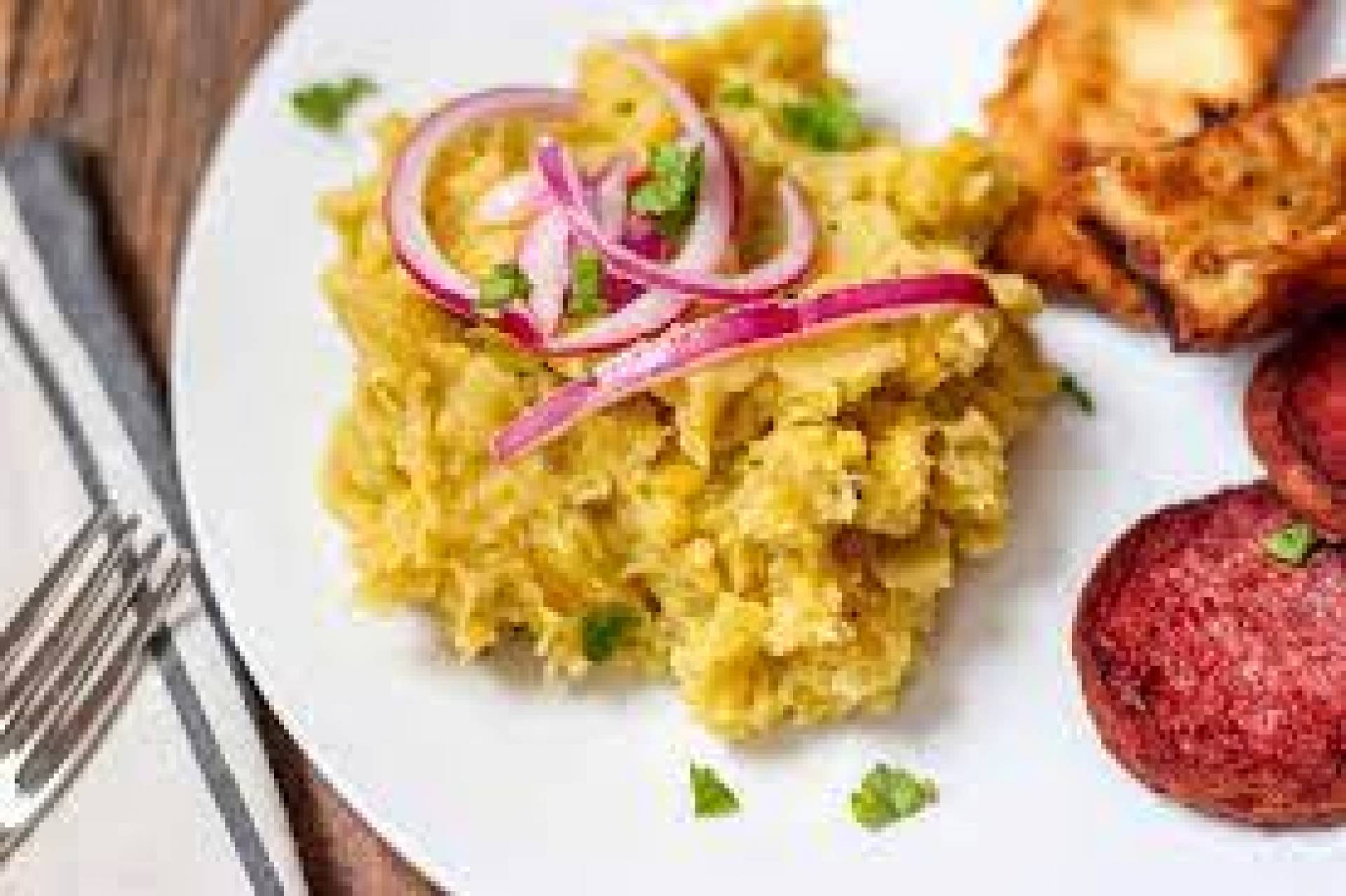 CHICKEN BREAST WITH MANGU/PECHUGA ENCEBOLLADA CON MANGU