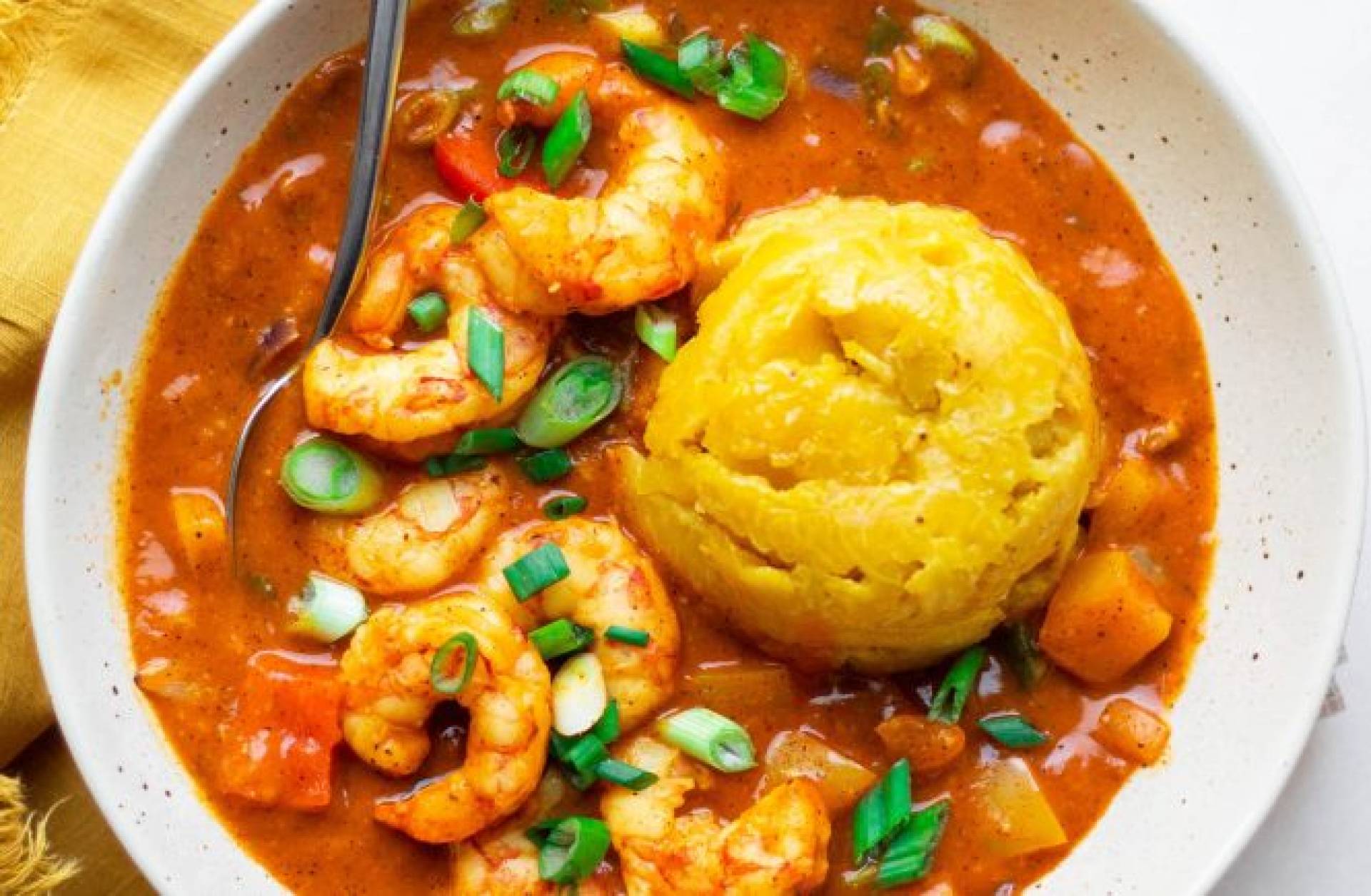 CAMARONES EN SALSA CRIOLLA Y BOLITAS DE MOFONGO
