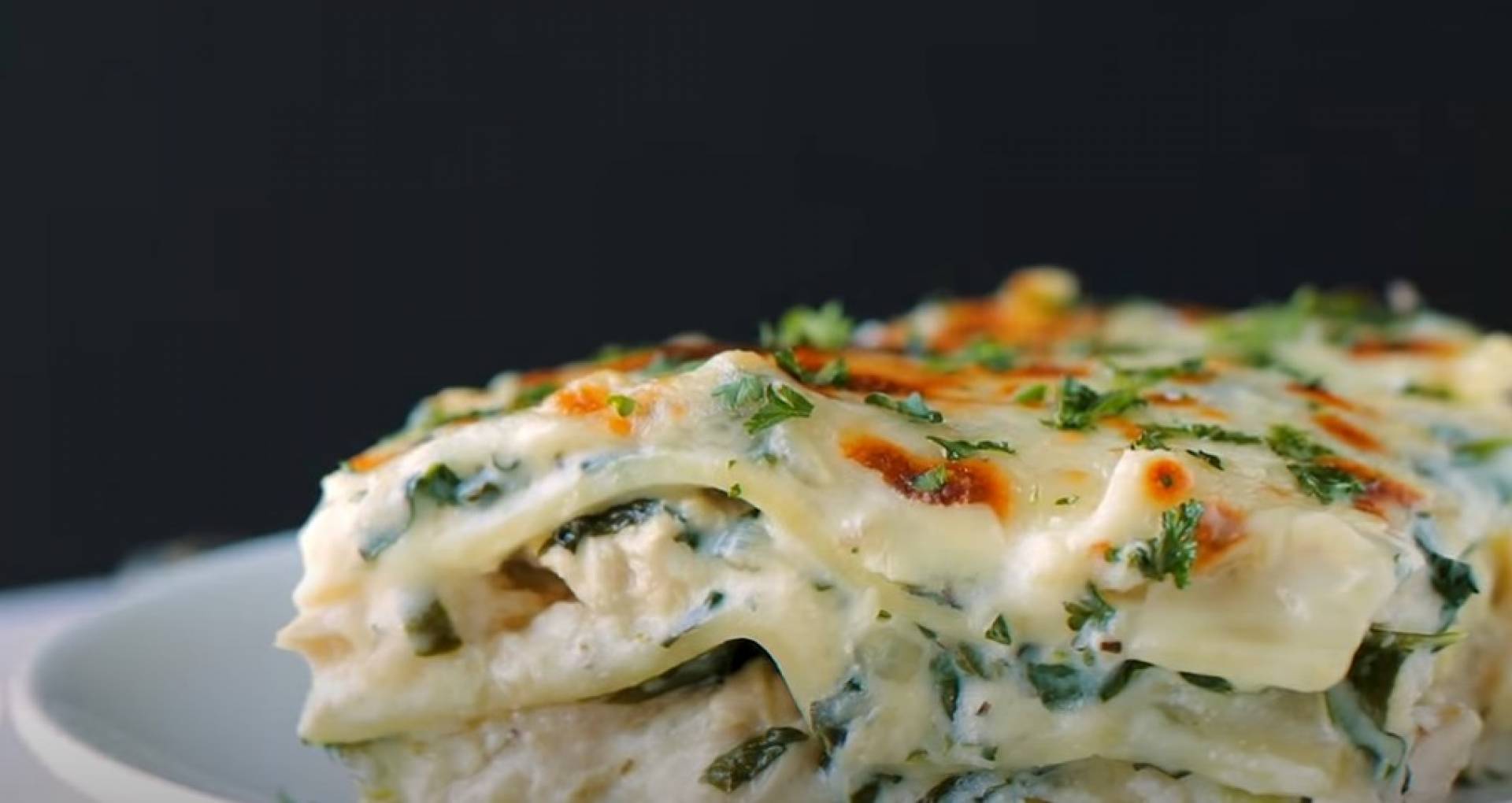 LASAGNA ALFREDO DE POLLO Y ESPINACA