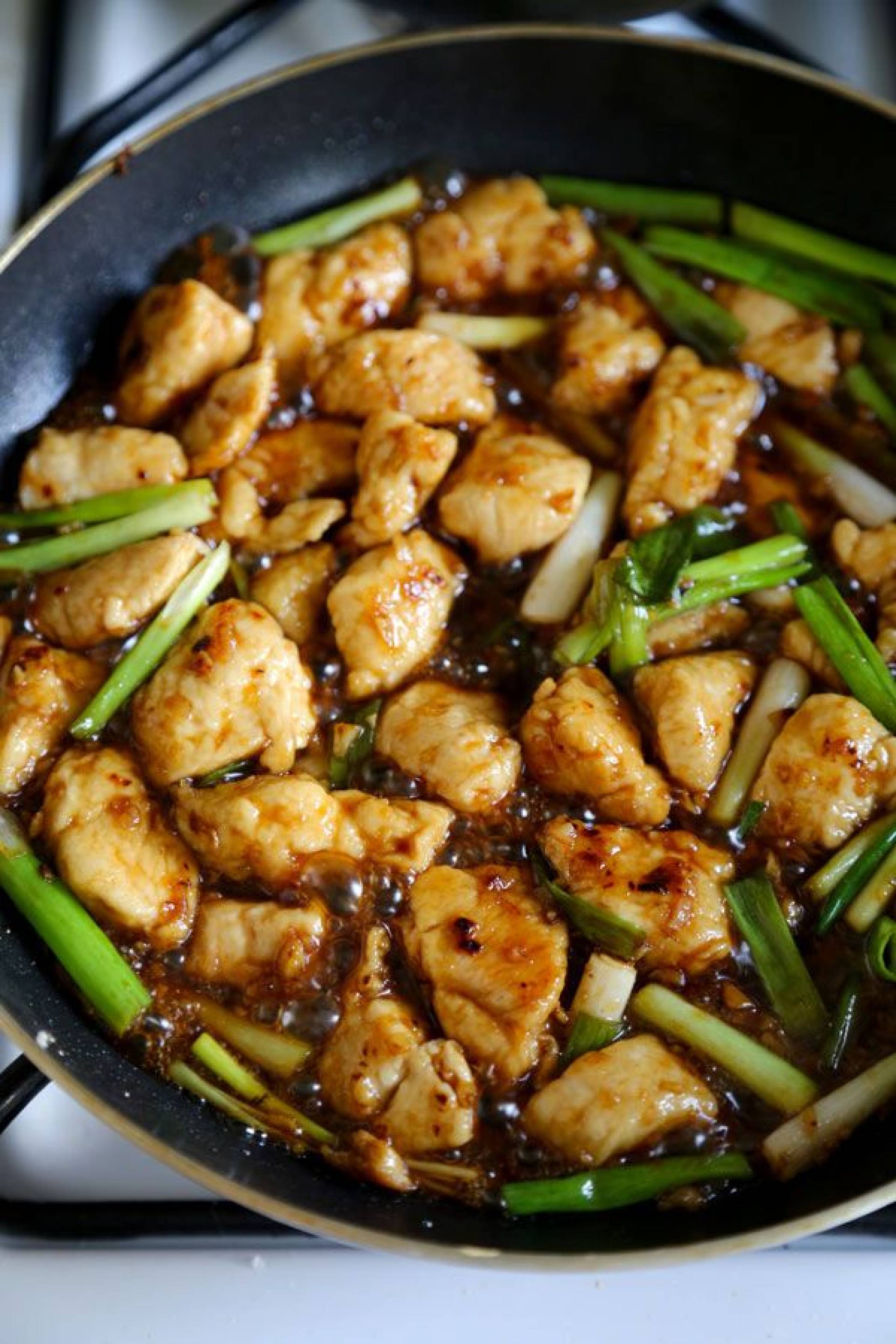 MONGOLIAN CHICKEN & ARROZ FRITO