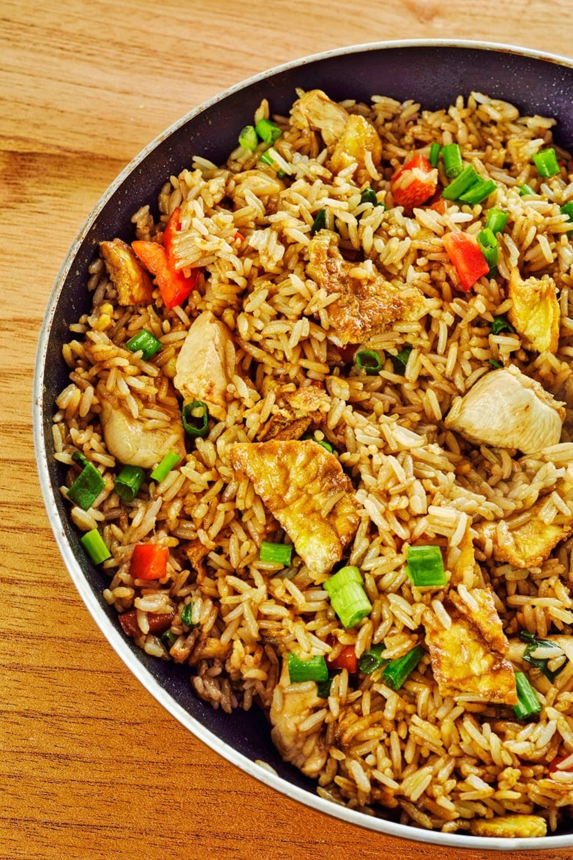 CHAUFA DE POLLO EMPANADO