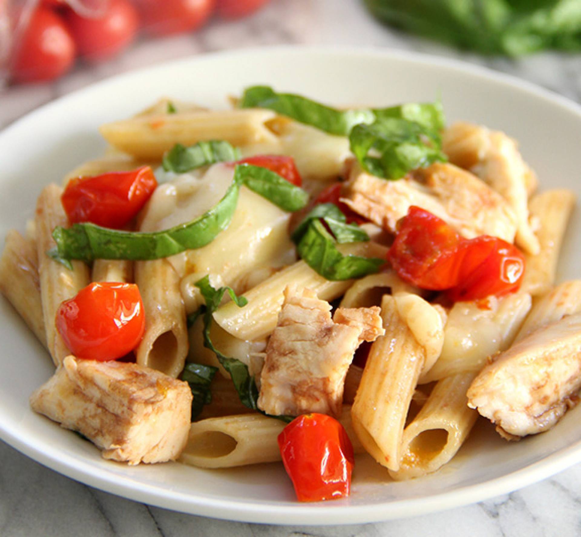 CAPRESE PENNE PASTA WITH CHICKEN