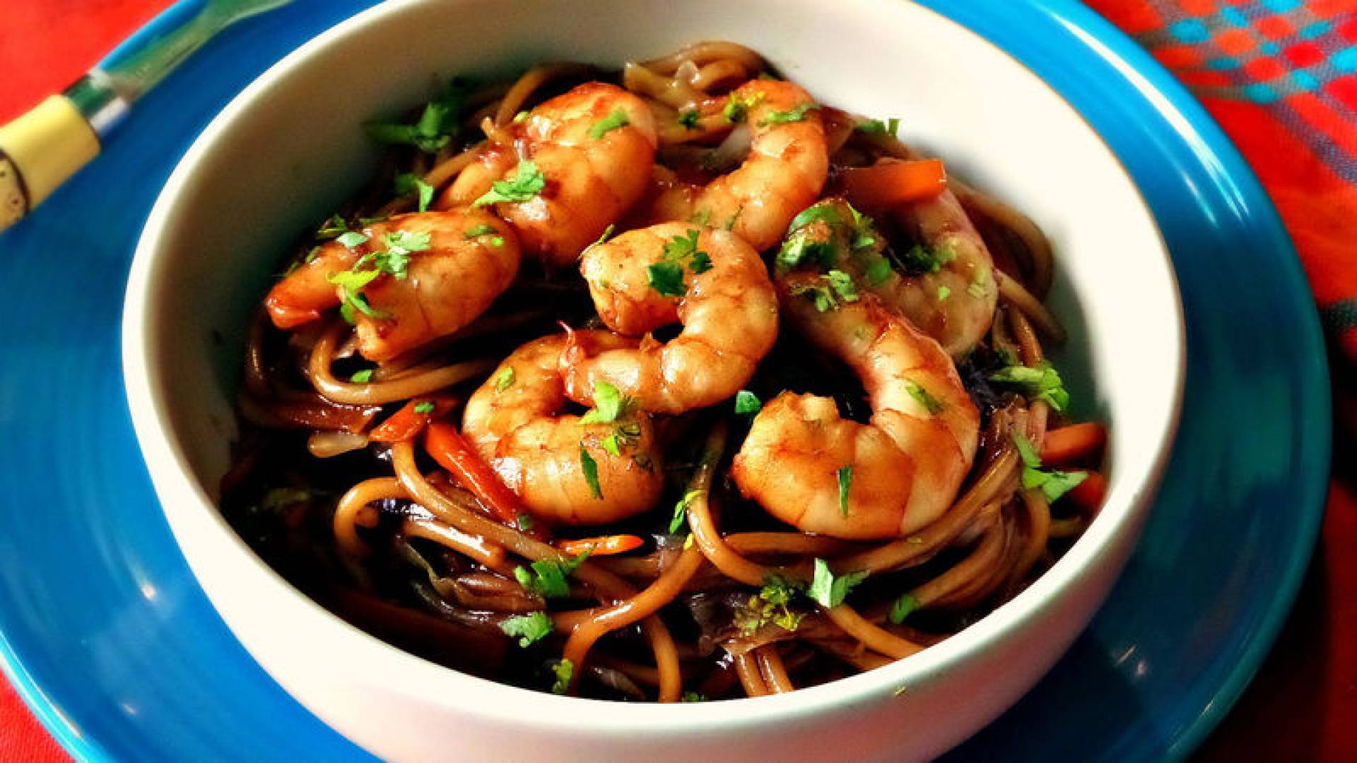 HONEY GARLIC SHRIMP CHOW MAIN