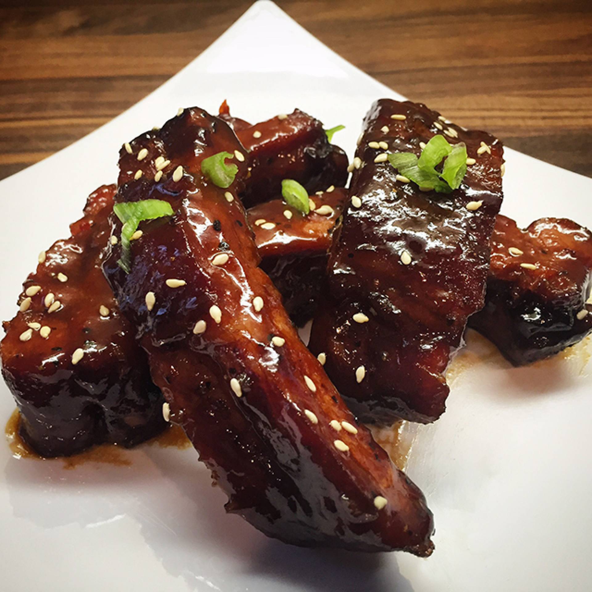 COSTILLAS ASIÁTICAS CON ARROZ FRITO