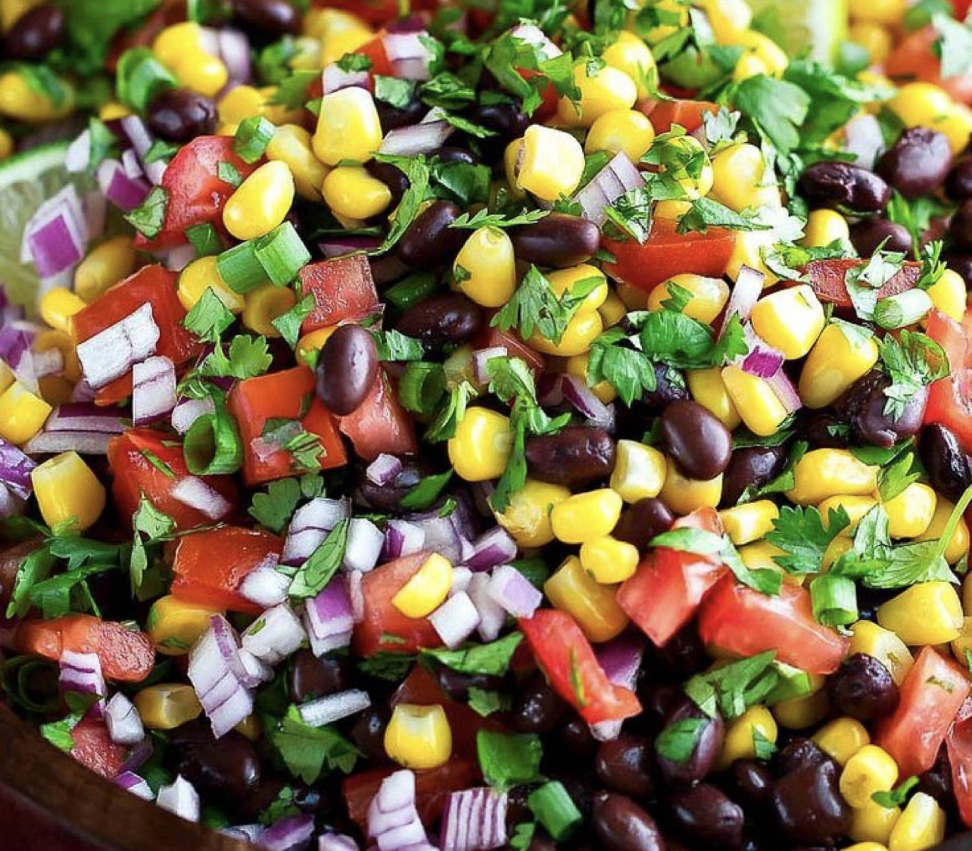 PICADILLO DE PAVO CON ENSALADA DE HABICHUELAS NEGRAS