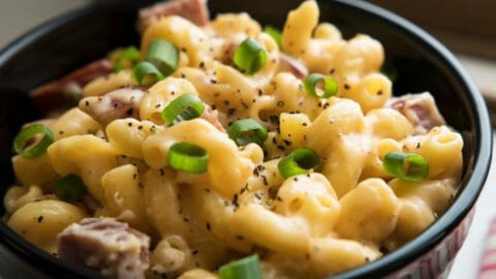 TRUFFLED MAC AND CHEESE AND STEAK