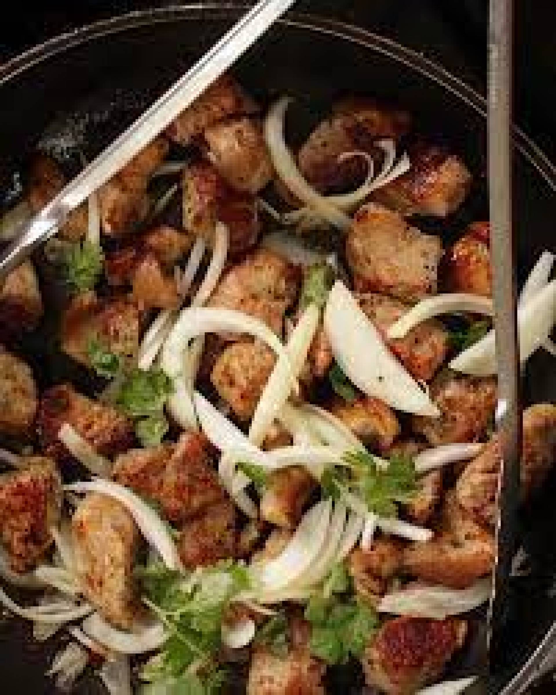 Masitas de cerdo encebolladas con arroz cilantro