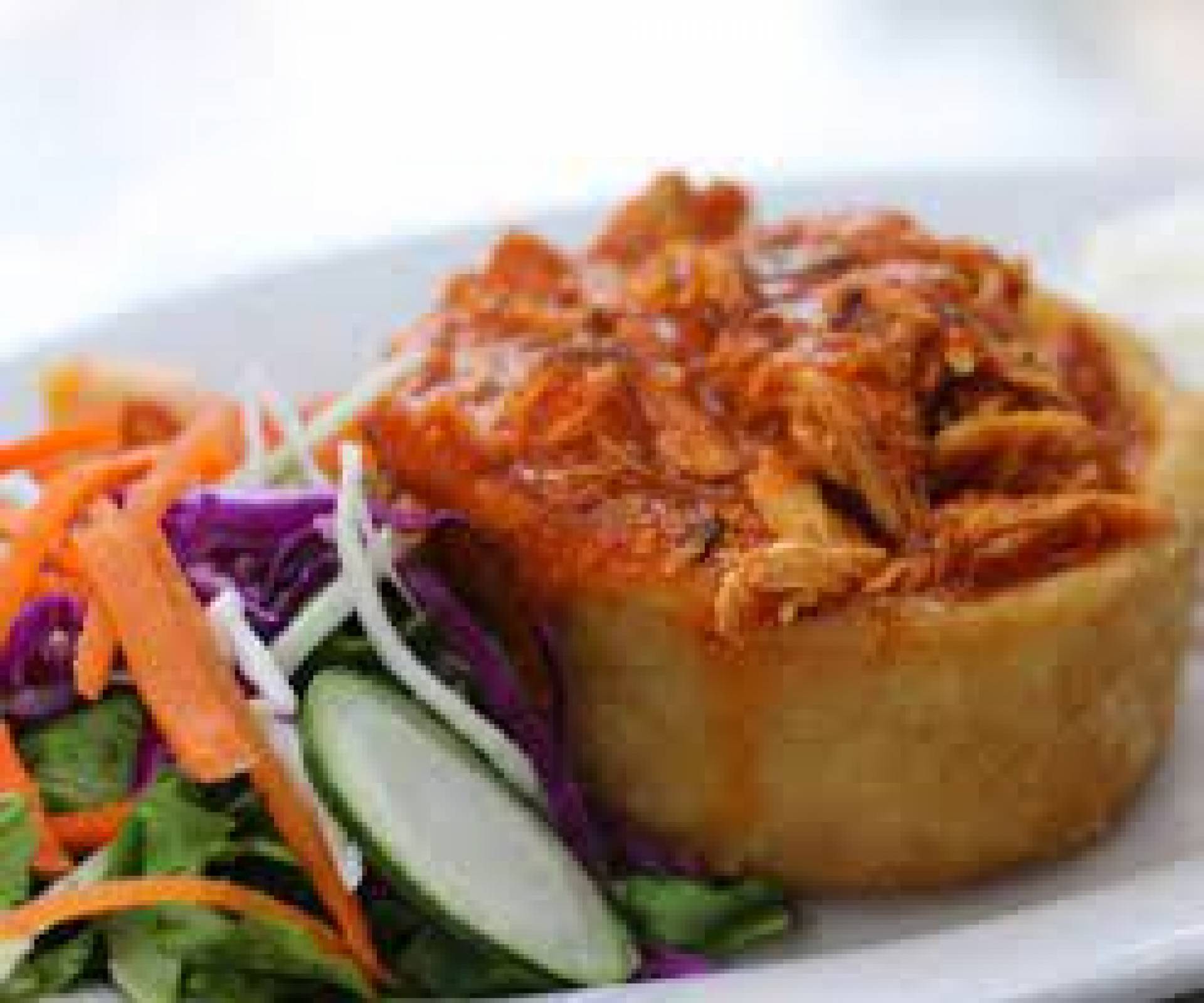 Mofongo bowl de yuca con pollo guisado