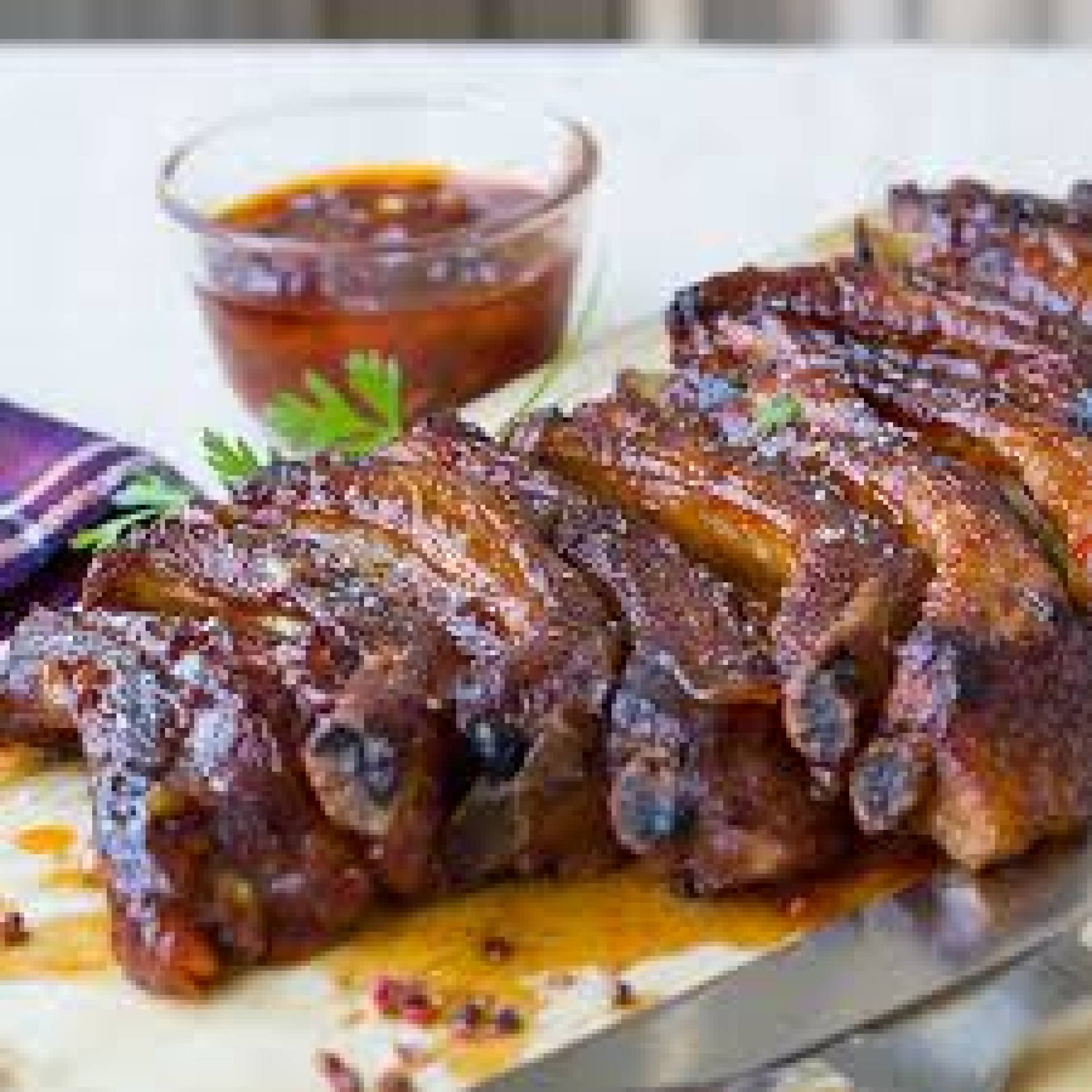 COSTILLAS GUAVA BBQ & PAPAS SALTEADAS