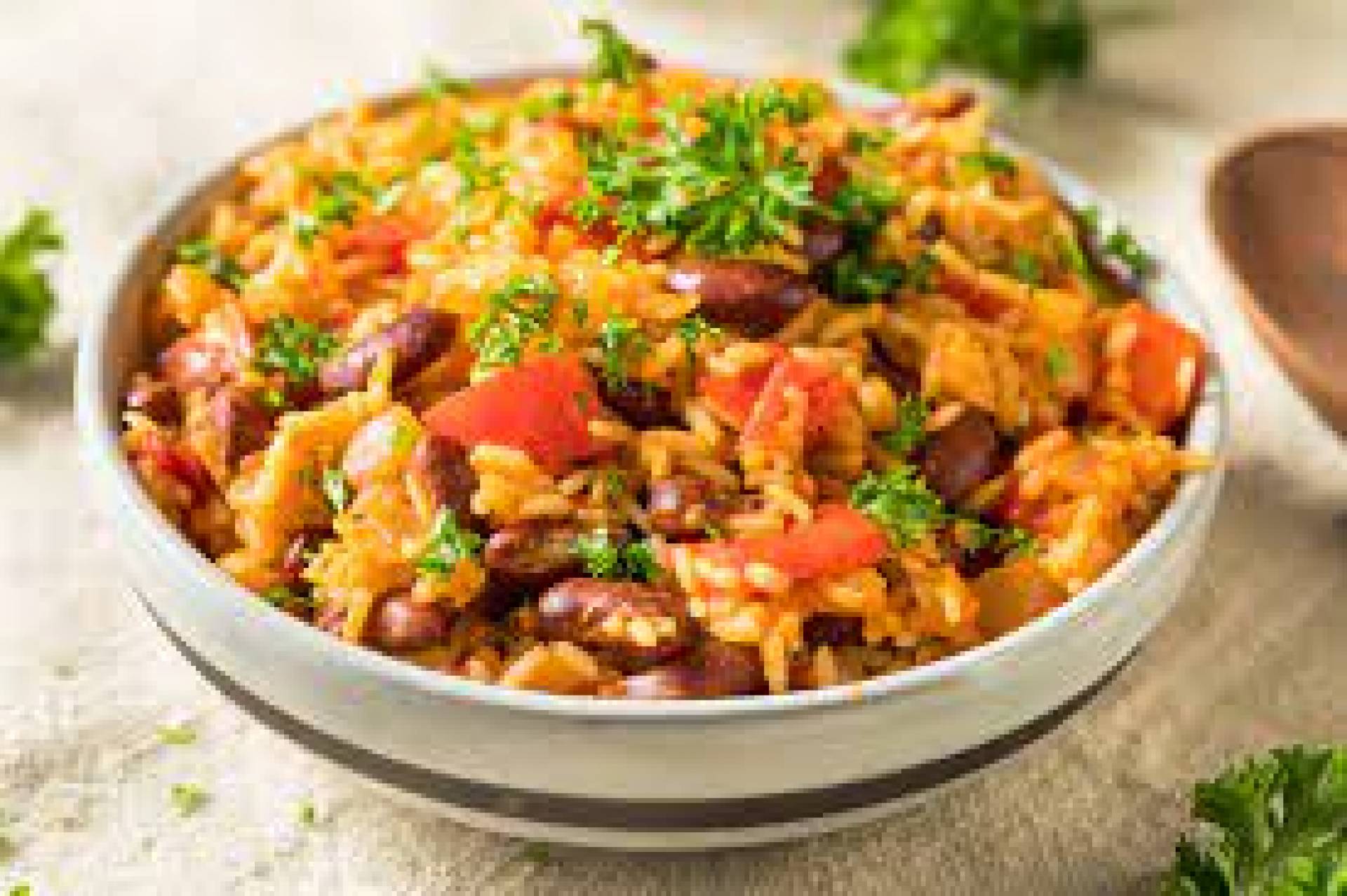 Pechuga en salsa criolla con arroz mamposteao