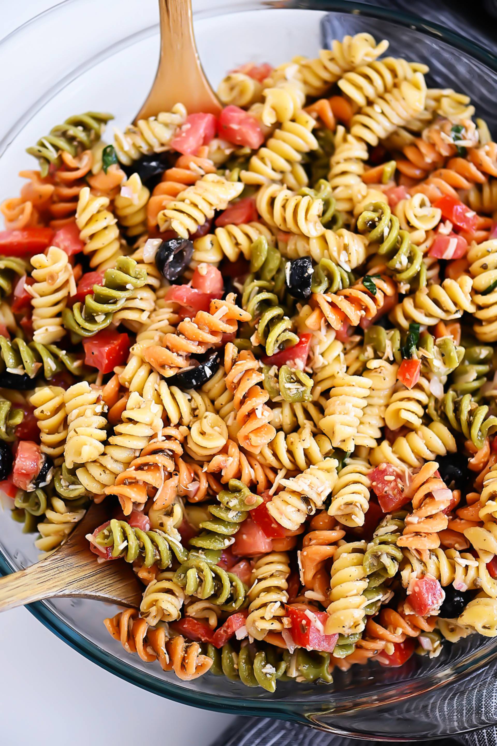Pasta Navideña (tri color) con pechuga grill