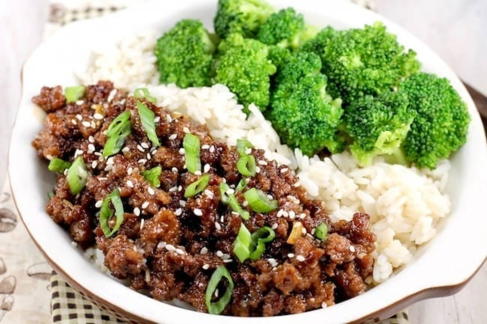 Ground beef and brocoli bowl