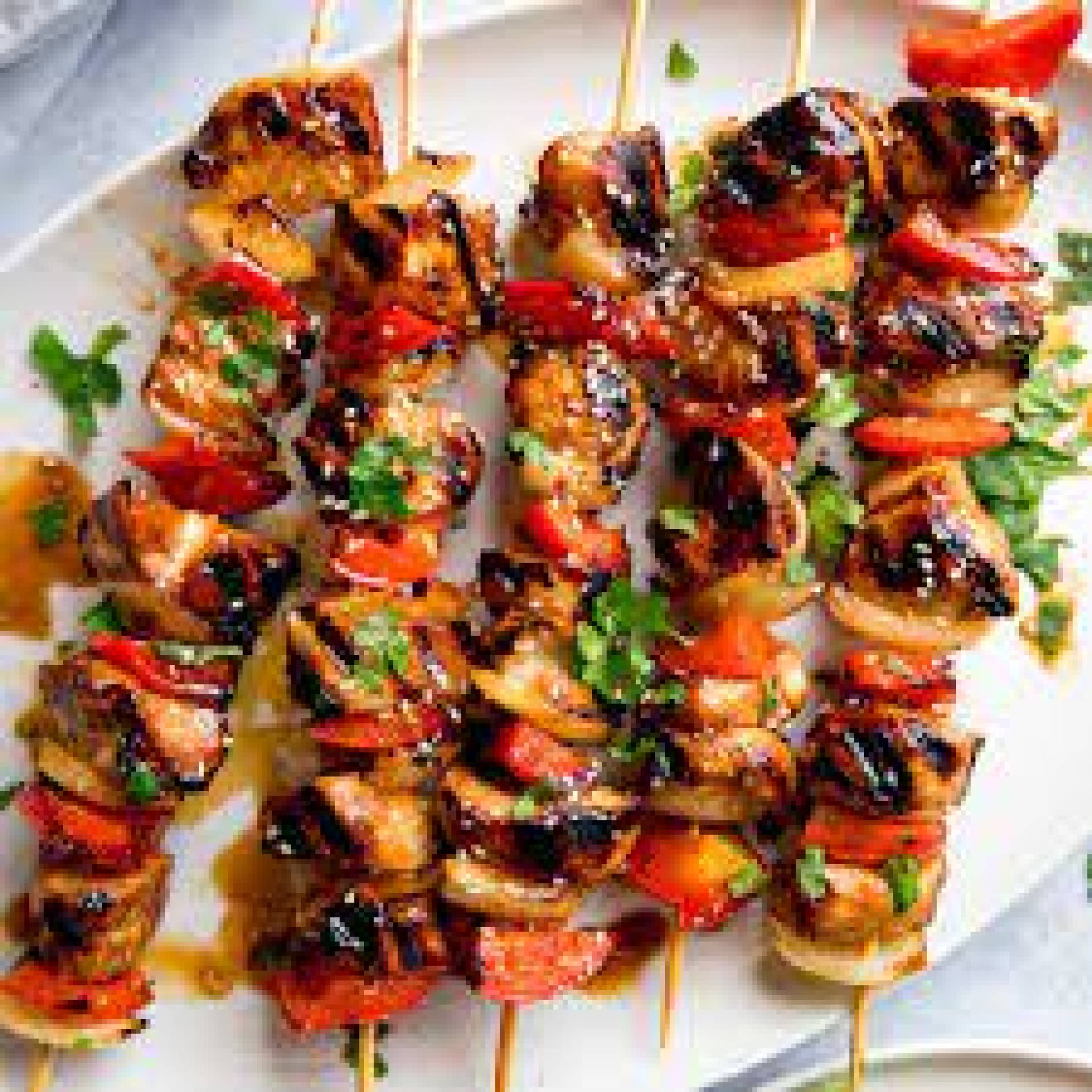 BBQ CHICKEN KEBABS Y VEGETALES ROSTIZADOS
