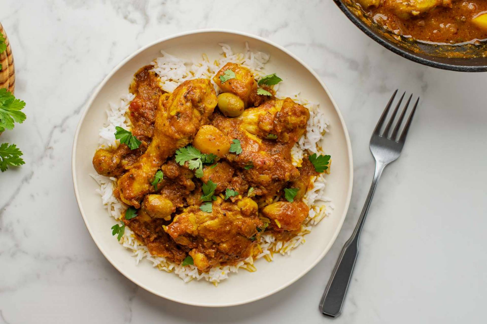 Pollo guisado connarroz jazmin