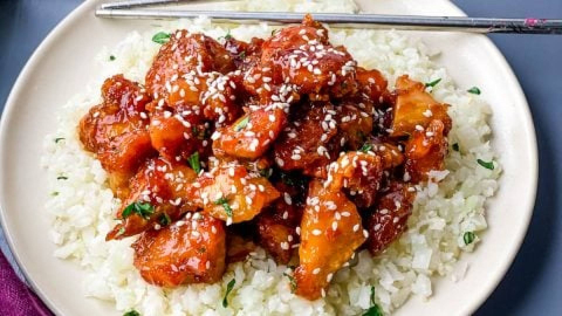 Sweet Chili Chicken con arroz coliflor