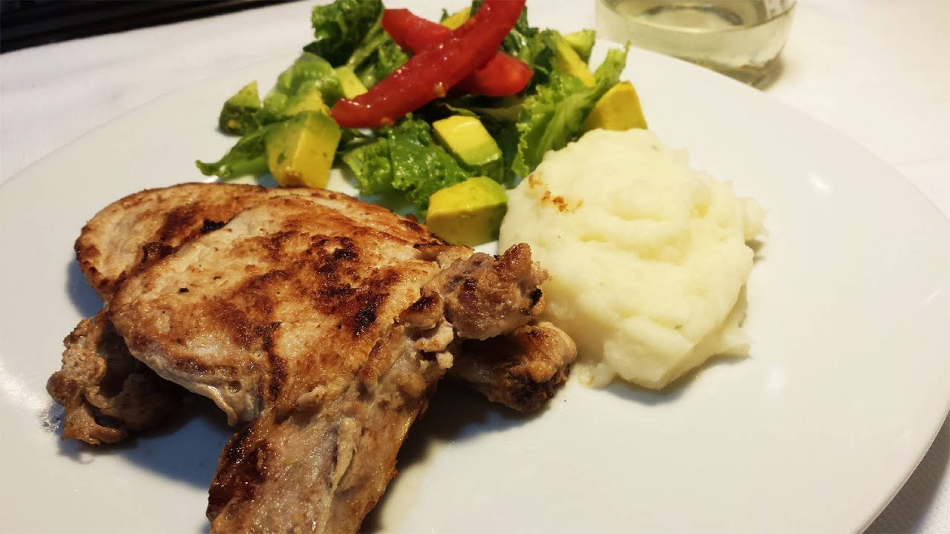 Chuletas al horno con majado de papa
