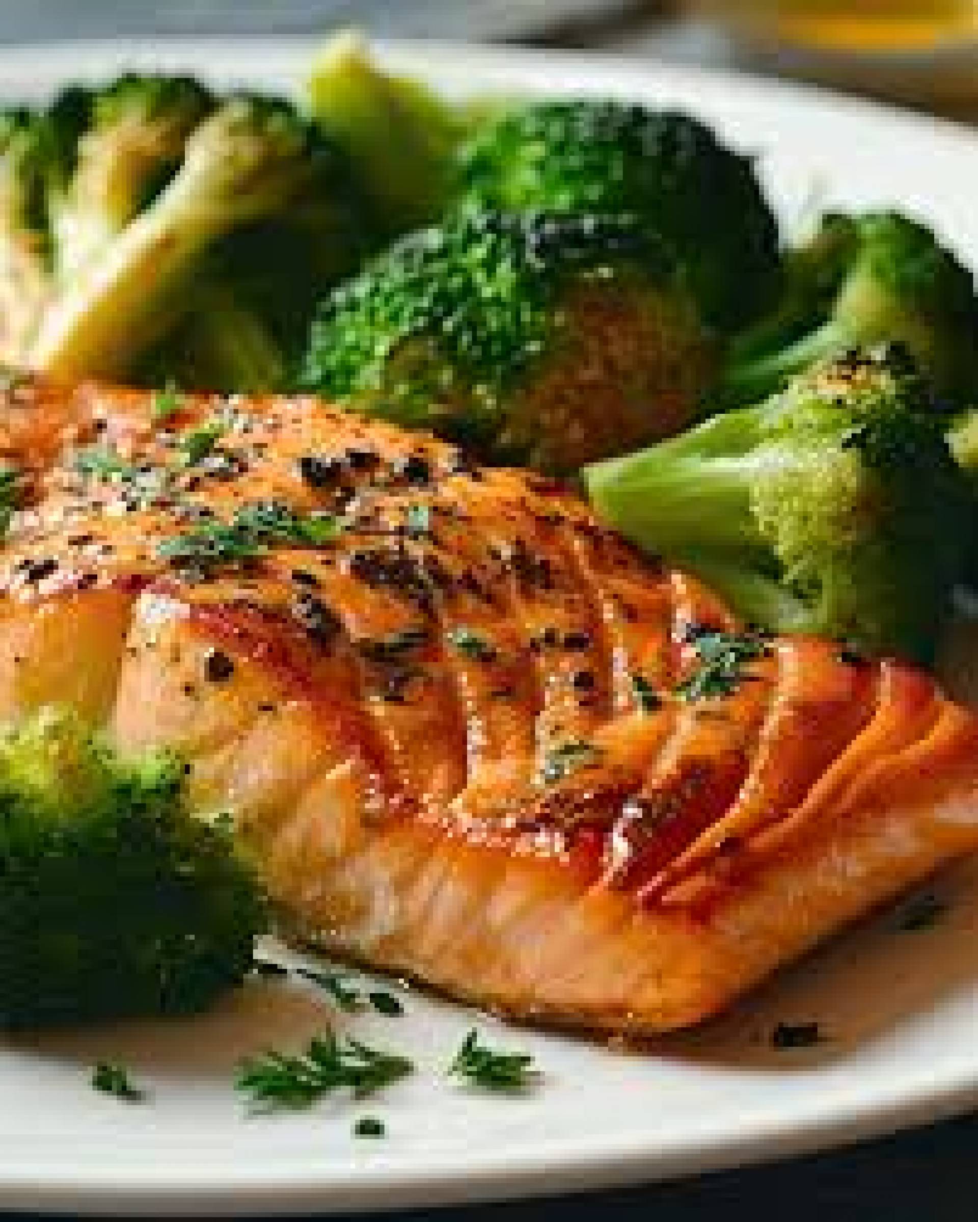 Salmon al horno con brocoli salteado