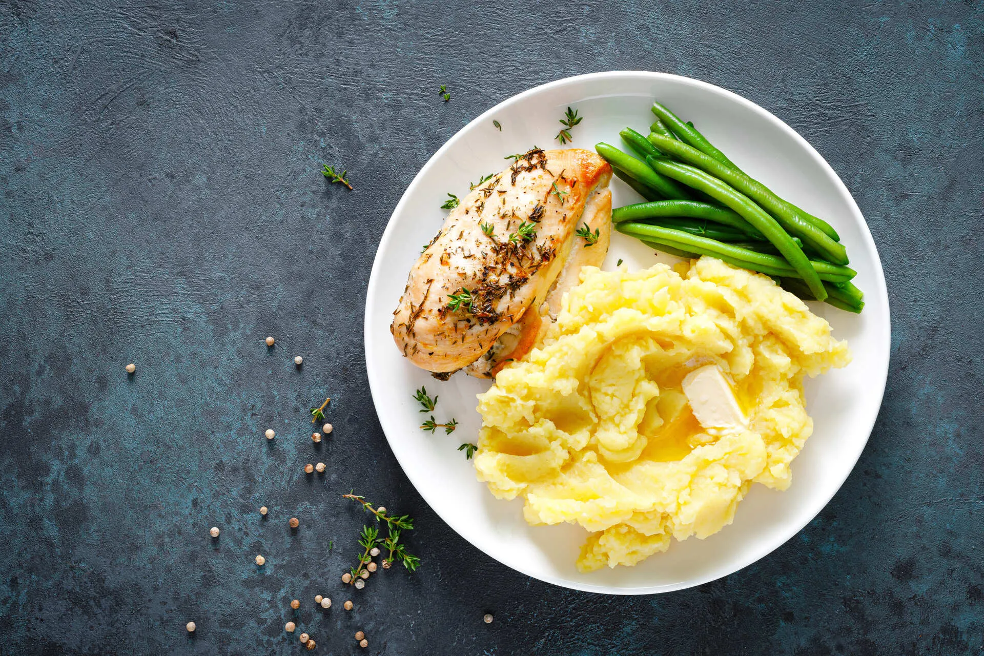 Pollo al ajillo con brocoli y majado de coliflor